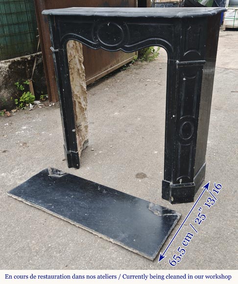 Petite cheminée de style Louis XV modèle Pompadour en marbre noir moucheté Petite cheminée de style Louis XV modèle Pompadour en marbre noir moucheté-5