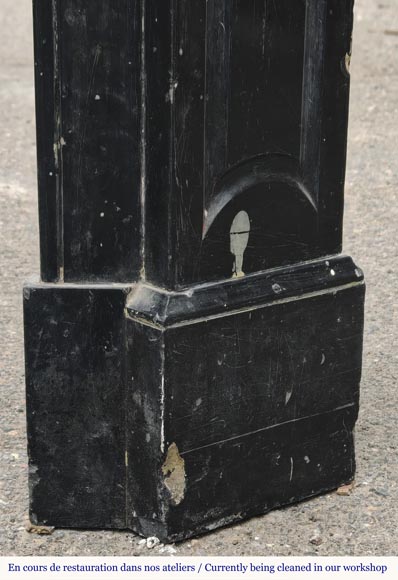 Petite cheminée de style Louis XV modèle Pompadour en marbre noir moucheté Petite cheminée de style Louis XV modèle Pompadour en marbre noir moucheté-7