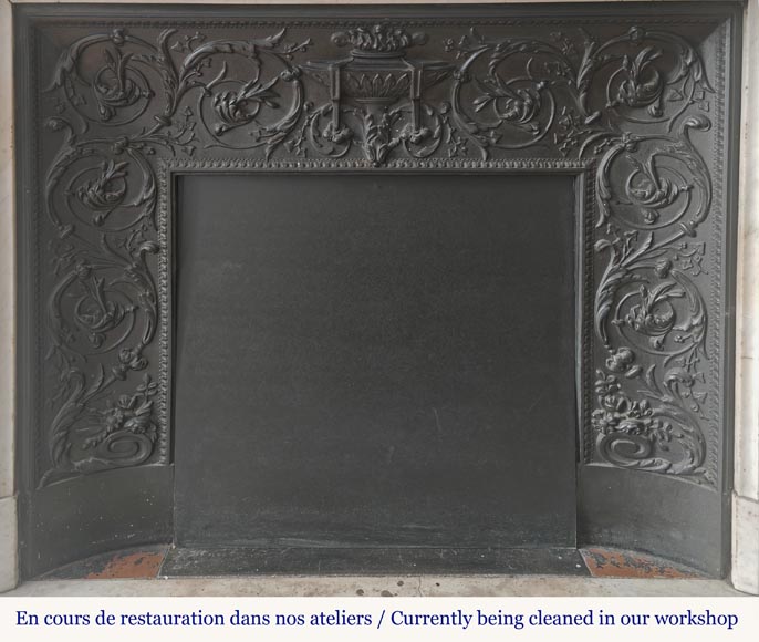 Cheminée de style Louis XVI en marbre de Carrare, à décor de perles et de macarons Cheminée de style Louis XVI en marbre de Carrare, à décor de perles et de macarons-10