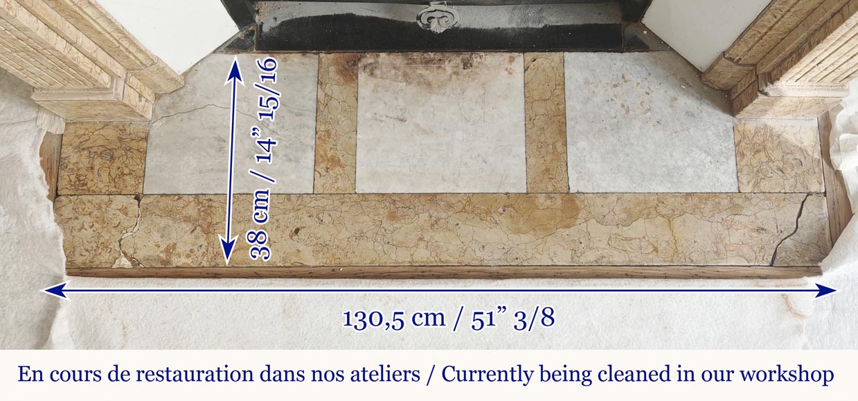 Cheminée style Louis XVI au décor mouluré, en marbre jaune Cheminée style Louis XVI au décor mouluré, en marbre jaune-8