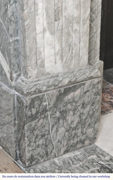 Cheminée de style Louis XVI au décor mouluré, en marbre Campan vert Cheminée de style Louis XVI au décor mouluré, en marbre Campan vert-4