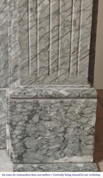 Cheminée de style Louis XVI au décor mouluré, en marbre Campan vert Cheminée de style Louis XVI au décor mouluré, en marbre Campan vert-6