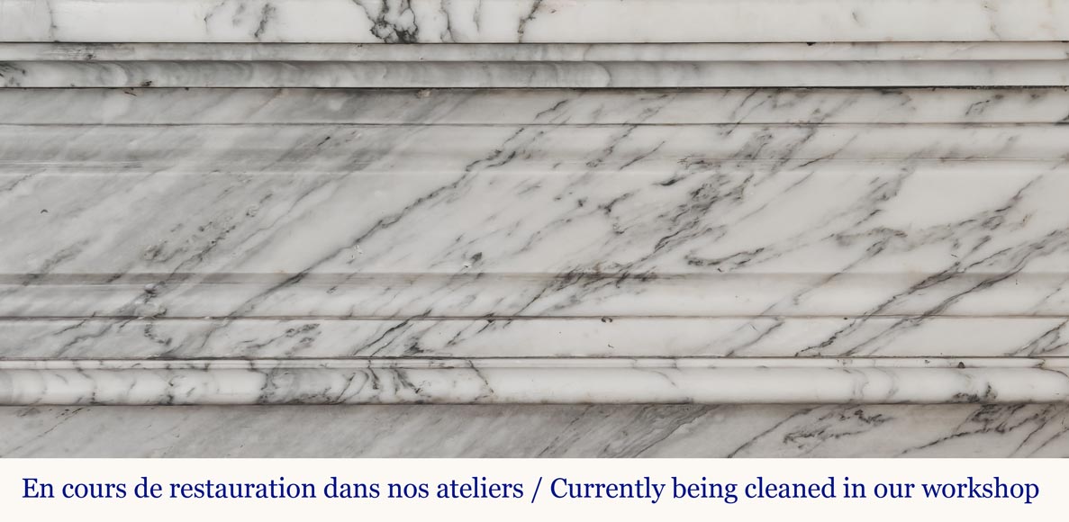 Cheminée de style Louis XVI en marbre de Carrare veiné Cheminée de style Louis XVI en marbre de Carrare veiné-1