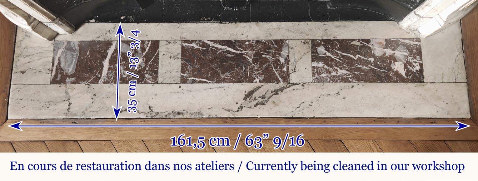 Cheminée galbée de style Louis XVI en marbre veiné, à décor d'asperge en bronze Cheminée galbée de style Louis XVI en marbre veiné, à décor d'asperge en bronze-9