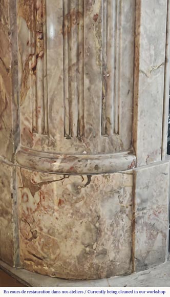 Cheminée de style Louis XVI an angle arrondie, en marbre Sarrancolin Cheminée de style Louis XVI an angle arrondie, en marbre Sarrancolin-3