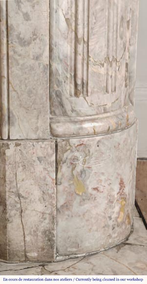 Cheminée de style Louis XVI an angle arrondie, en marbre Sarrancolin Cheminée de style Louis XVI an angle arrondie, en marbre Sarrancolin-6