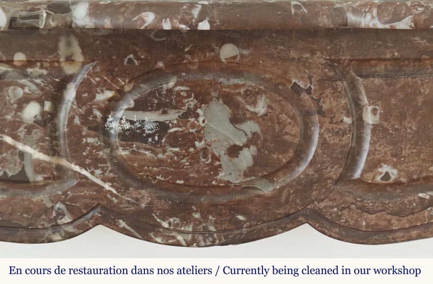 Cheminée de style Louis XV modèle Pompadour plate, en marbre rouge du Nord Cheminée de style Louis XV modèle Pompadour plate, en marbre rouge du Nord-1