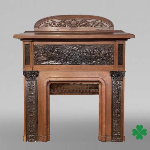 Cheminée en chêne avec bas-reliefs en plâtre imitation bronze, datée de 1896