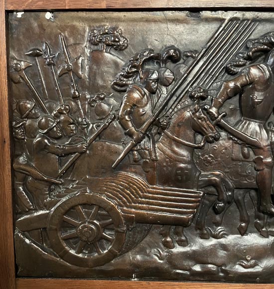 Cheminée en chêne avec bas-reliefs en plâtre imitation bronze, datée de 1896 Cheminée en chêne avec bas-reliefs en plâtre imitation bronze, datée de 1896-5