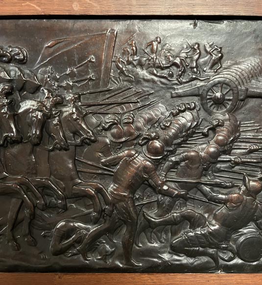 Cheminée en chêne avec bas-reliefs en plâtre imitation bronze, datée de 1896 Cheminée en chêne avec bas-reliefs en plâtre imitation bronze, datée de 1896-6
