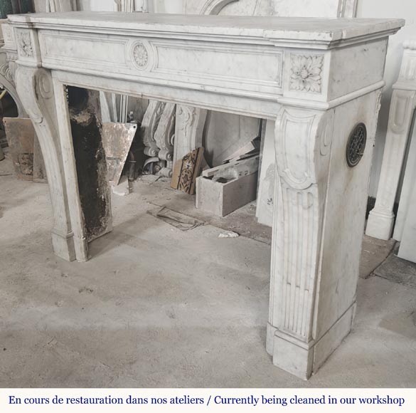 Cheminée de style Louis XVI à tournesols, en marbre de Carrare Cheminée de style Louis XVI à tournesols, en marbre de Carrare-5