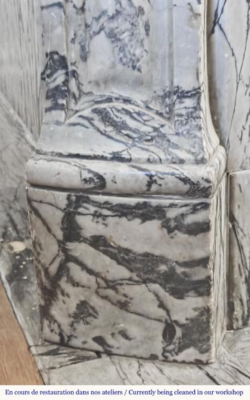 Cheminée de style Louis XV modèle Pompadour, en marbre bleu fleuri Cheminée de style Louis XV modèle Pompadour, en marbre bleu fleuri-4