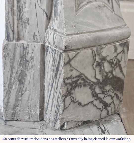 Cheminée de style Louis XV modèle Pompadour, en marbre bleu fleuri Cheminée de style Louis XV modèle Pompadour, en marbre bleu fleuri-7