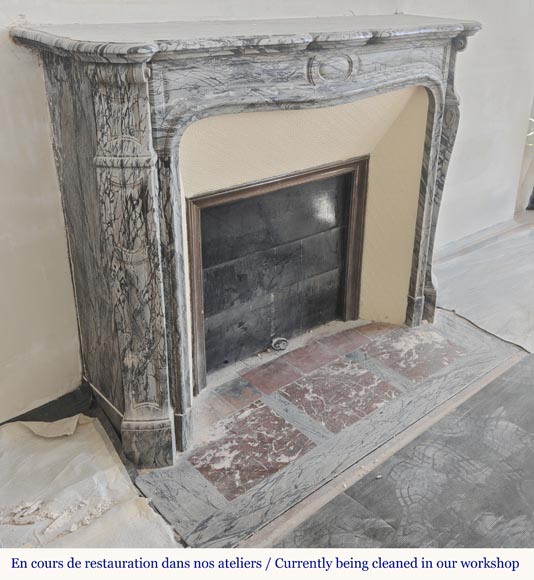 Cheminée de style Louis XV modèle Pompadour galbé, en bleu fleuri Cheminée de style Louis XV modèle Pompadour galbé, en bleu fleuri-2