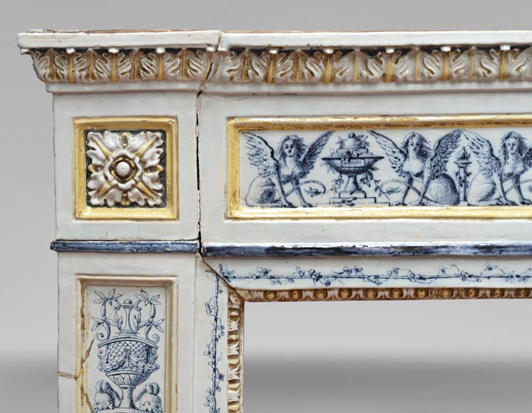 Cheminée en faïence de style Louis XVI, travail italien de la fin du XIXᵉ siècle Cheminée en faïence de style Louis XVI, travail italien de la fin du XIXᵉ siècle-3
