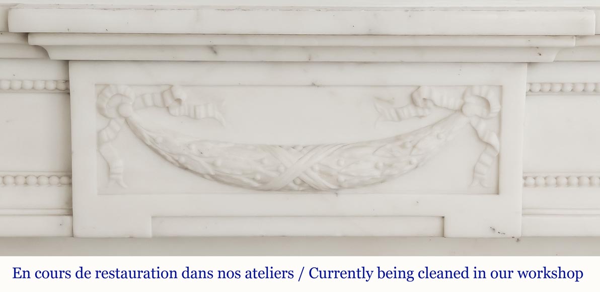 Cheminée de style Louis XVI à demi colonne corinthien, en marbre demi statuaire Cheminée de style Louis XVI à demi colonne corinthien, en marbre demi statuaire-1