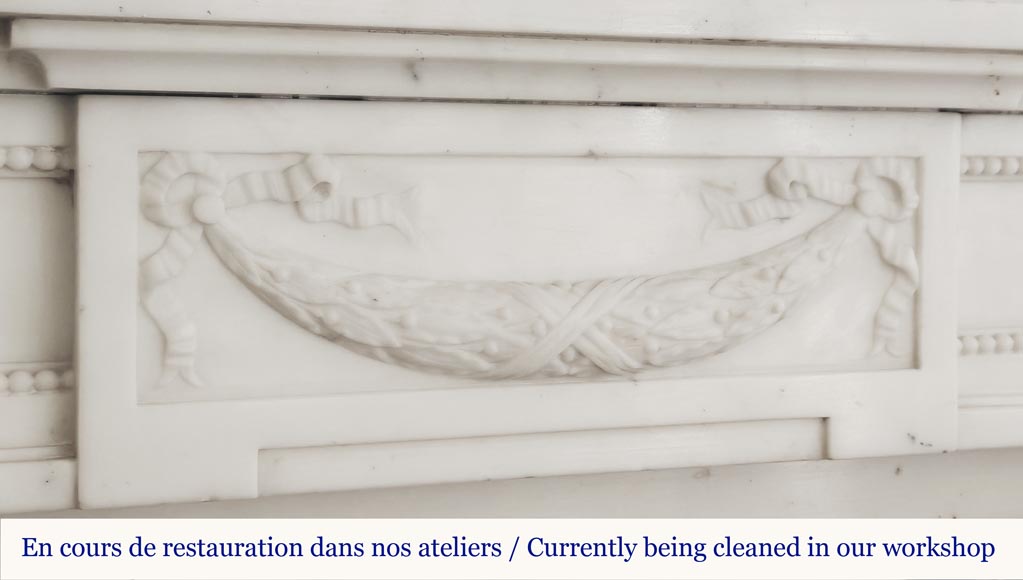 Cheminée de style Louis XVI à demi colonne corinthien, en marbre demi statuaire Cheminée de style Louis XVI à demi colonne corinthien, en marbre demi statuaire-2