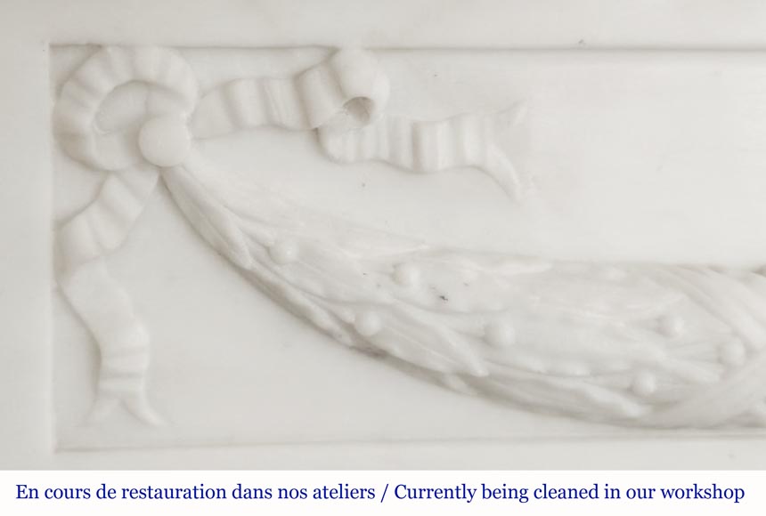 Cheminée de style Louis XVI à demi colonne corinthien, en marbre demi statuaire Cheminée de style Louis XVI à demi colonne corinthien, en marbre demi statuaire-3