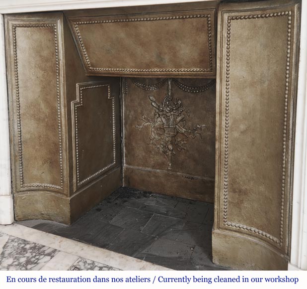 Cheminée de style Louis XVI à demi colonne corinthien, en marbre demi statuaire Cheminée de style Louis XVI à demi colonne corinthien, en marbre demi statuaire-12