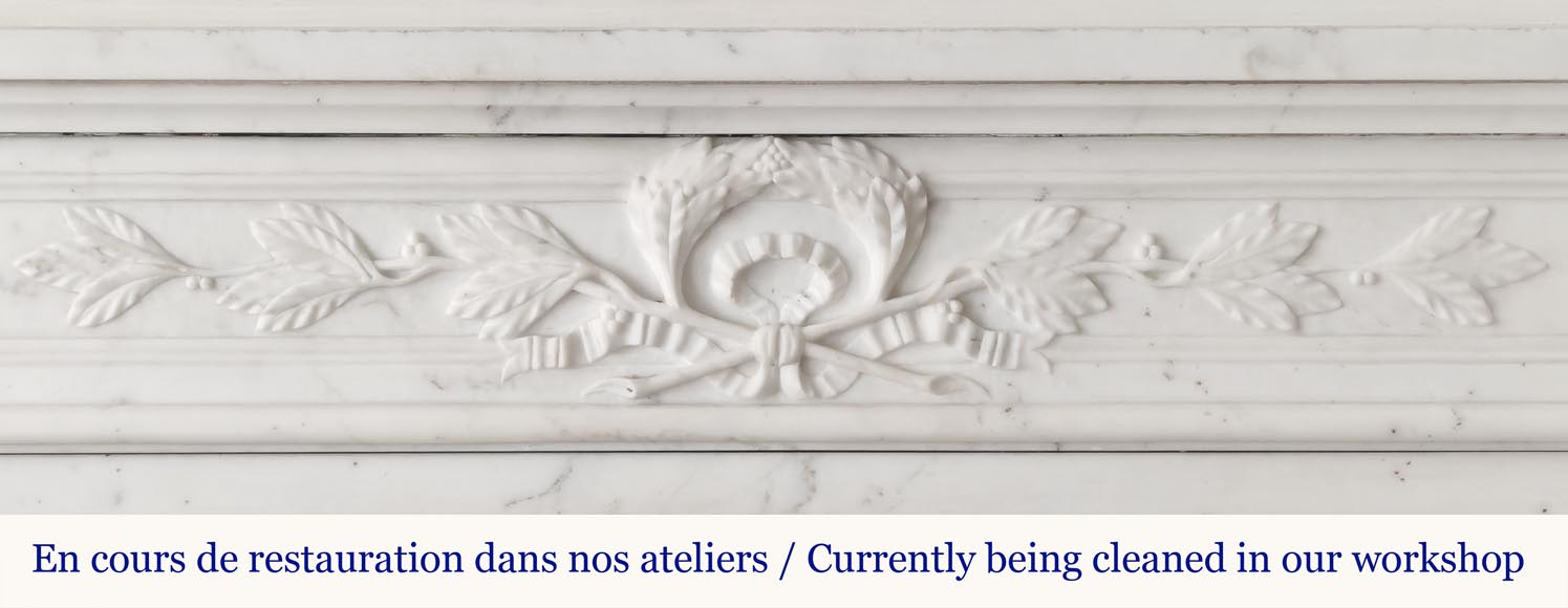 Cheminée de style Louis XVI à demi colonne cannelé corinthienne, en marbre demi statuaire Cheminée de style Louis XVI à demi colonne cannelé corinthienne, en marbre demi statuaire-1