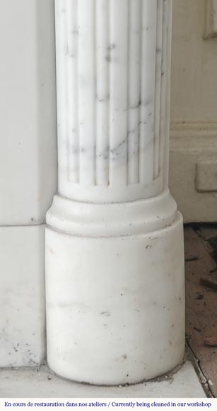 Cheminée de style Louis XVI à demi colonne cannelé corinthienne, en marbre demi statuaire Cheminée de style Louis XVI à demi colonne cannelé corinthienne, en marbre demi statuaire-10