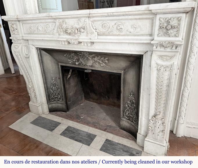 Très belle cheminée de style Louis XVI au très riche décor, sculptée en marbre de Carrare Très belle cheminée de style Louis XVI au très riche décor, sculptée en marbre de Carrare-6