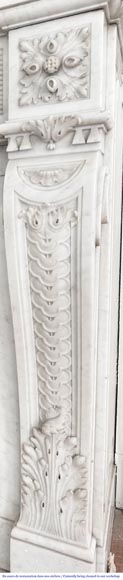 Très belle cheminée de style Louis XVI au très riche décor, sculptée en marbre de Carrare Très belle cheminée de style Louis XVI au très riche décor, sculptée en marbre de Carrare-7
