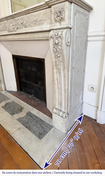 Cheminée de style Louis XVI en marbre de Carrare très sculpté, à décor floral Cheminée de style Louis XVI en marbre de Carrare très sculpté, à décor floral-7