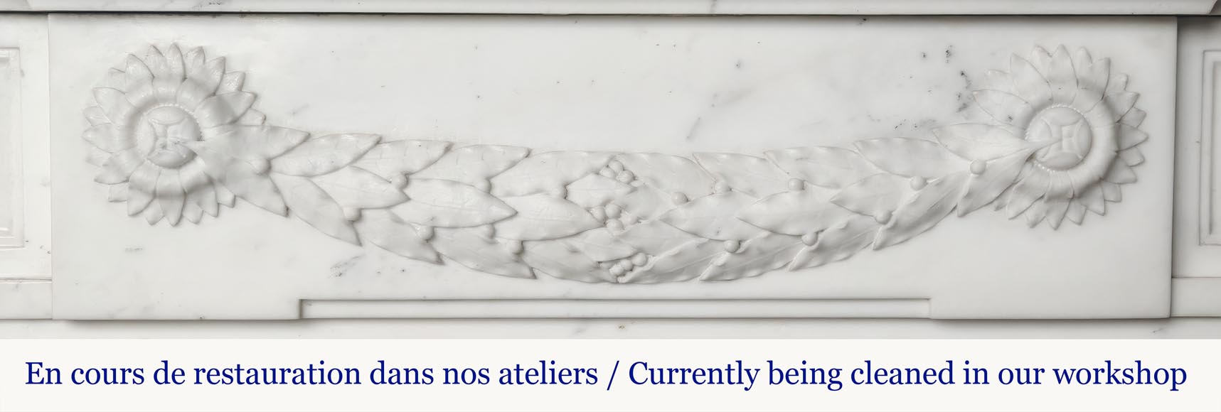 Cheminée de style Napoléon III en marbre demi statuaire décorée d'une guirlande Cheminée de style Napoléon III en marbre demi statuaire décorée d'une guirlande-1