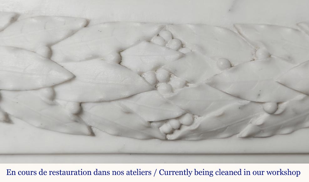 Cheminée de style Napoléon III en marbre demi statuaire décorée d'une guirlande Cheminée de style Napoléon III en marbre demi statuaire décorée d'une guirlande-3