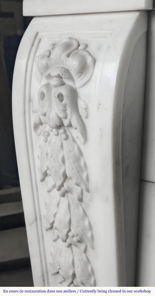 Cheminée de style Napoléon III en marbre demi statuaire décorée d'une guirlande Cheminée de style Napoléon III en marbre demi statuaire décorée d'une guirlande-6