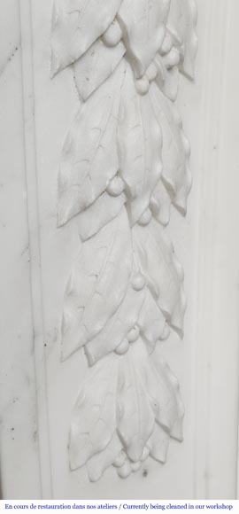 Cheminée de style Napoléon III en marbre demi statuaire décorée d'une guirlande Cheminée de style Napoléon III en marbre demi statuaire décorée d'une guirlande-7