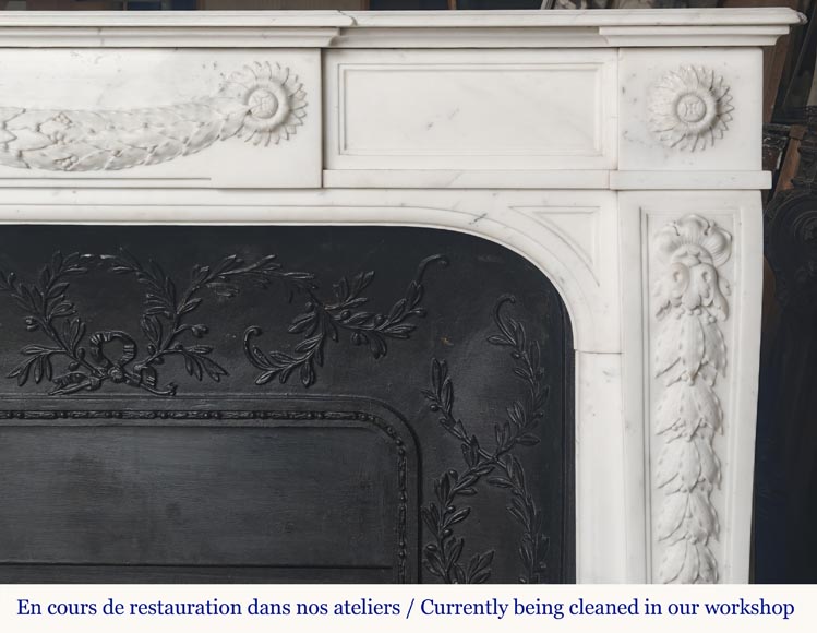Cheminée de style Napoléon III en marbre demi statuaire décorée d'une guirlande Cheminée de style Napoléon III en marbre demi statuaire décorée d'une guirlande-10