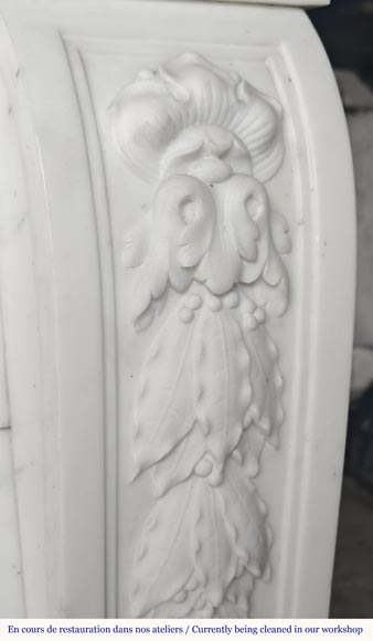 Cheminée de style Napoléon III en marbre demi statuaire décorée d'une guirlande Cheminée de style Napoléon III en marbre demi statuaire décorée d'une guirlande-11