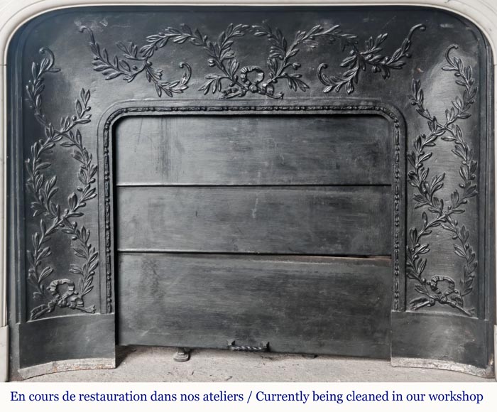 Cheminée de style Napoléon III en marbre demi statuaire décorée d'une guirlande Cheminée de style Napoléon III en marbre demi statuaire décorée d'une guirlande-14