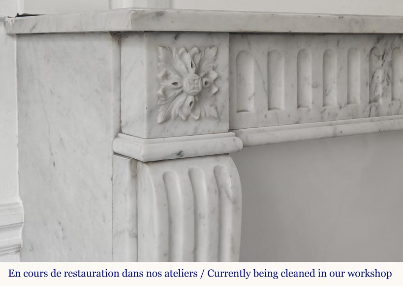 Cheminée de style Louis XVI cannelée, en marbre de Carrare Cheminée de style Louis XVI cannelée, en marbre de Carrare-3