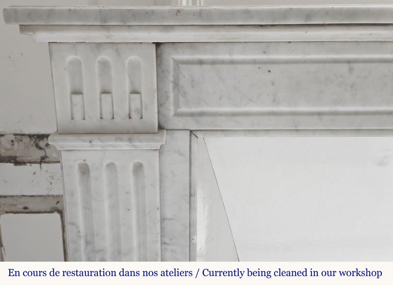 Cheminée de style Louis XVI en marbre de Carrare, décorée d'une fleur de tournesol Cheminée de style Louis XVI en marbre de Carrare, décorée d'une fleur de tournesol-3