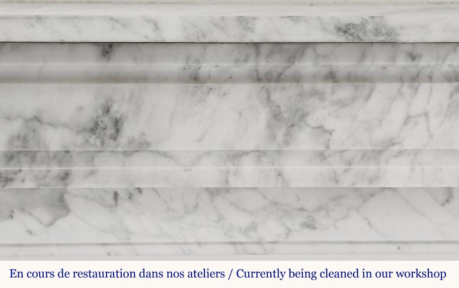 Cheminée de style Louis XVI en marbre de Carrare, à décore mouluré Cheminée de style Louis XVI en marbre de Carrare, à décore mouluré-1