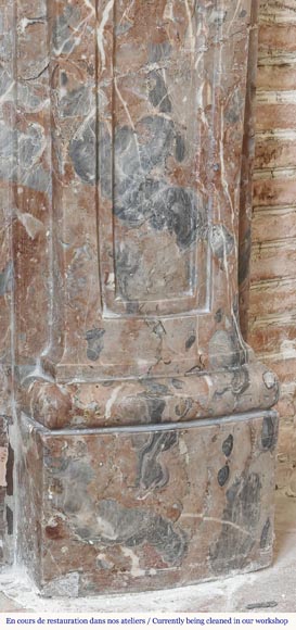 Cheminée Louis XV d'époque en marbre Rouge Royal, décorée d'une coquille Cheminée Louis XV d'époque en marbre Rouge Royal, décorée d'une coquille-4