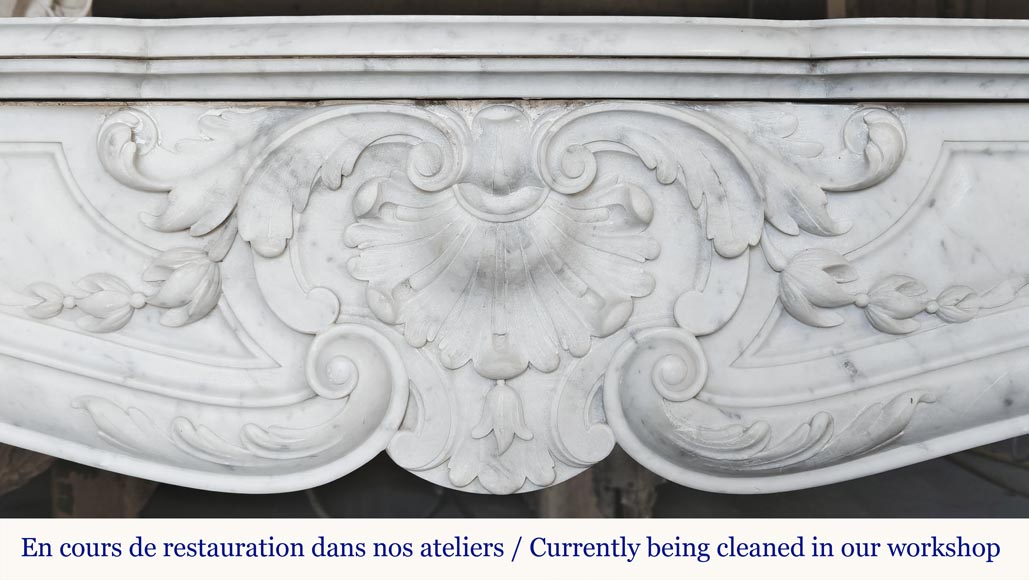 Cheminée de style Louis XV en marbre de Carrare, au décor végétal Cheminée de style Louis XV en marbre de Carrare, au décor végétal-1