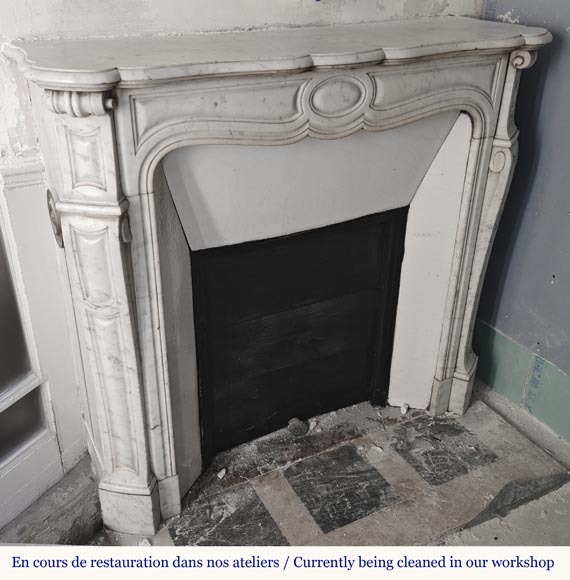 Cheminée de style Louis XV modèle Pompadour, en marbre de Carrare Cheminée de style Louis XV modèle Pompadour, en marbre de Carrare-2