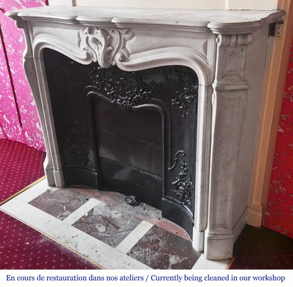 Cheminée de style Louis XV en marbre de Carrare à la coquille asymétrique Cheminée de style Louis XV en marbre de Carrare à la coquille asymétrique-6