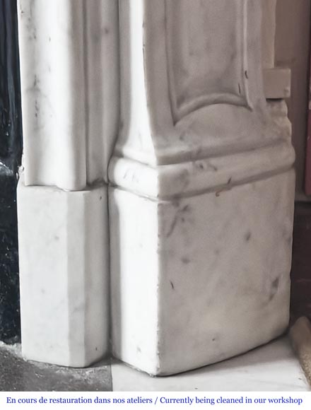 Cheminée de style Louis XV en marbre de Carrare à la coquille asymétrique Cheminée de style Louis XV en marbre de Carrare à la coquille asymétrique-8