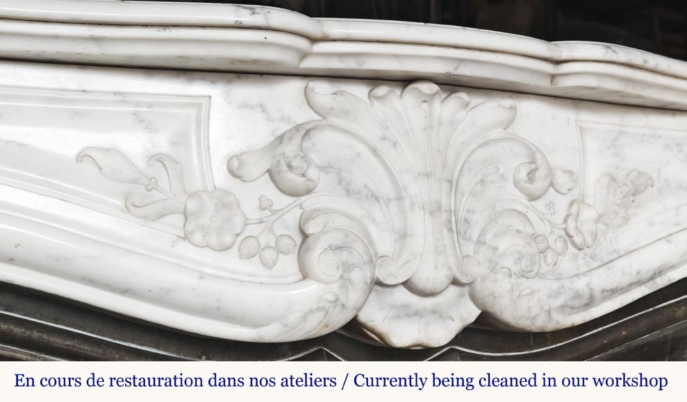 Cheminée de style Louis XV décorée d'une palmette Cheminée de style Louis XV décorée d'une palmette-2