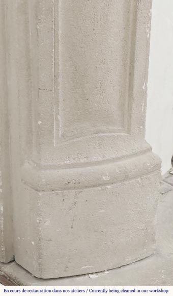 Cheminée de style Louis XV en pierre, décorée d'une coquille Cheminée de style Louis XV en pierre, décorée d'une coquille-5