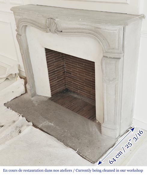 Cheminée de style Louis XV en pierre, décorée d'une coquille Cheminée de style Louis XV en pierre, décorée d'une coquille-6