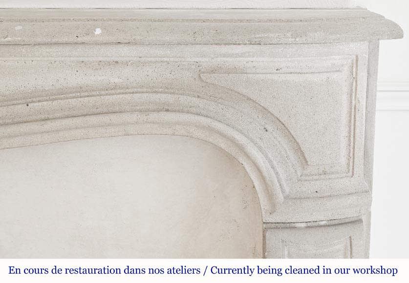 Cheminée de style Louis XV en pierre, décorée d'une coquille Cheminée de style Louis XV en pierre, décorée d'une coquille-7