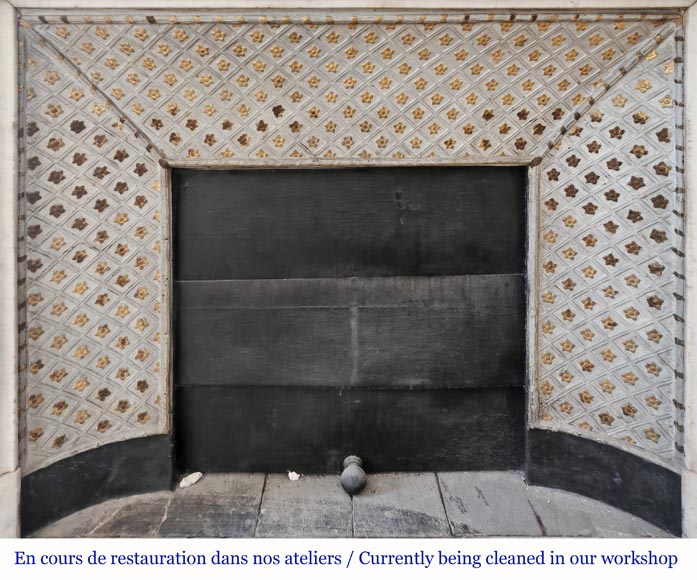 Cheminée de style Louis XVI en marbre de Carrare, décorée de feuille d'acanthe Cheminée de style Louis XVI en marbre de Carrare, décorée de feuille d'acanthe-8