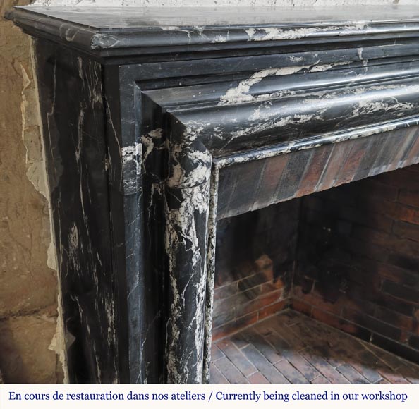 Cheminée de style Louis XIV en marbre Noir Marquina Cheminée de style Louis XIV en marbre Noir Marquina-3