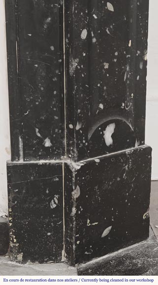 Cheminée de style Louis XV modèle Pompadour en marbre noir moucheté Cheminée de style Louis XV modèle Pompadour en marbre noir moucheté-7